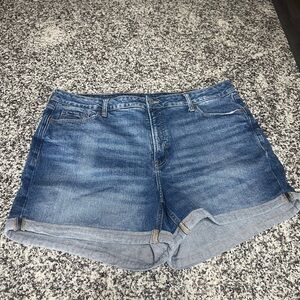 Old navy women’s 20 denim shorts high rise cuffed 4.5” festival